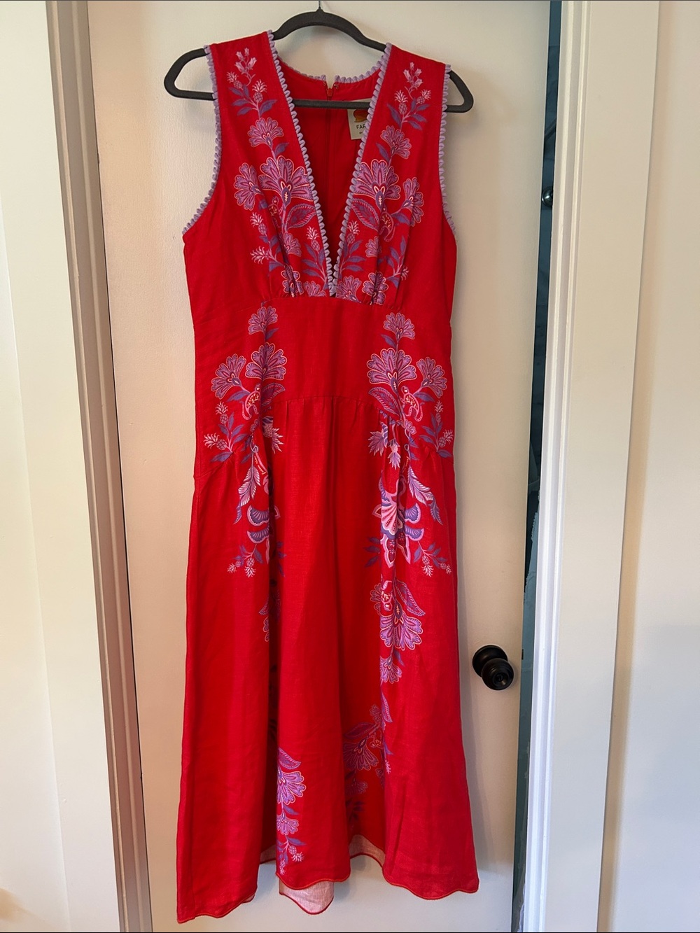 FARM Rio Porcelain Garden NWT Red Sleeveless V-Neck MIDI Dress